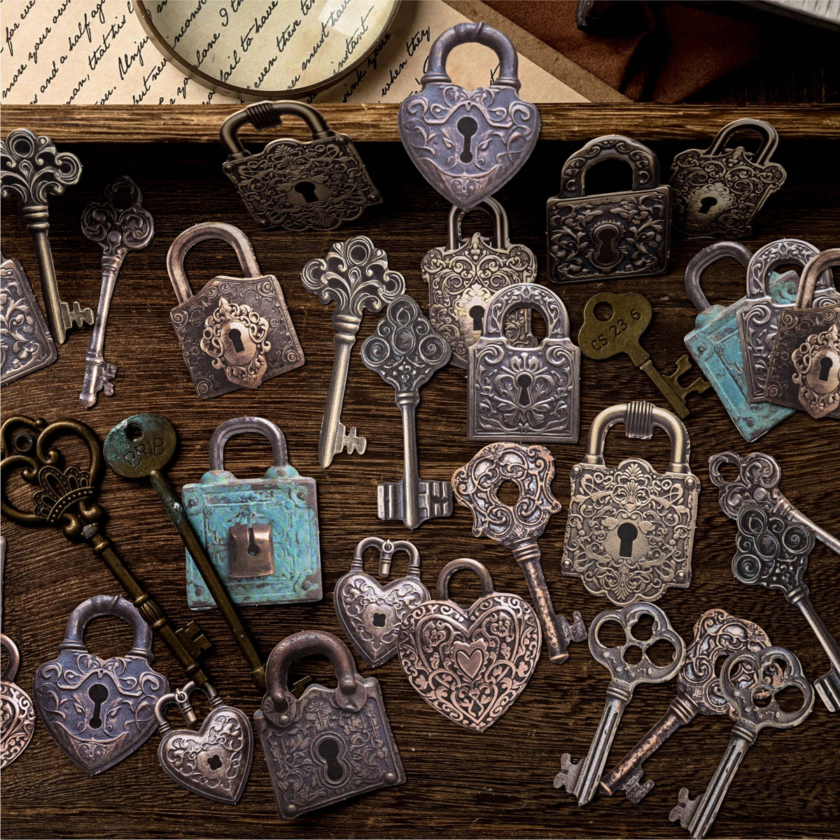 1 Bag Retro Style Junk Journal Kit Antique Lock Mirror Pocket Watch Stickers for Scrapbooking DIY Craft & Journal Decoration